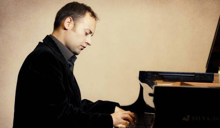 Oscar Martn (piano)